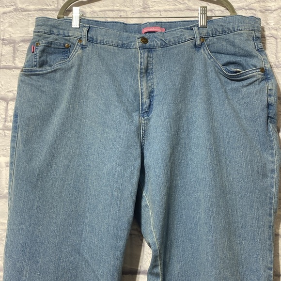 Woman whitin denim - Picture 4 of 9